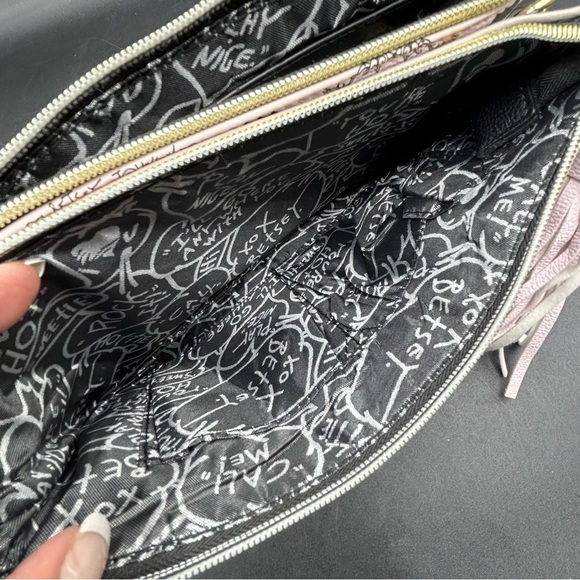 Betsey Johnson Heart Shoulder Chain Crossbody Bag Grey Light Pink Chain Strap - Picture 8 of 11